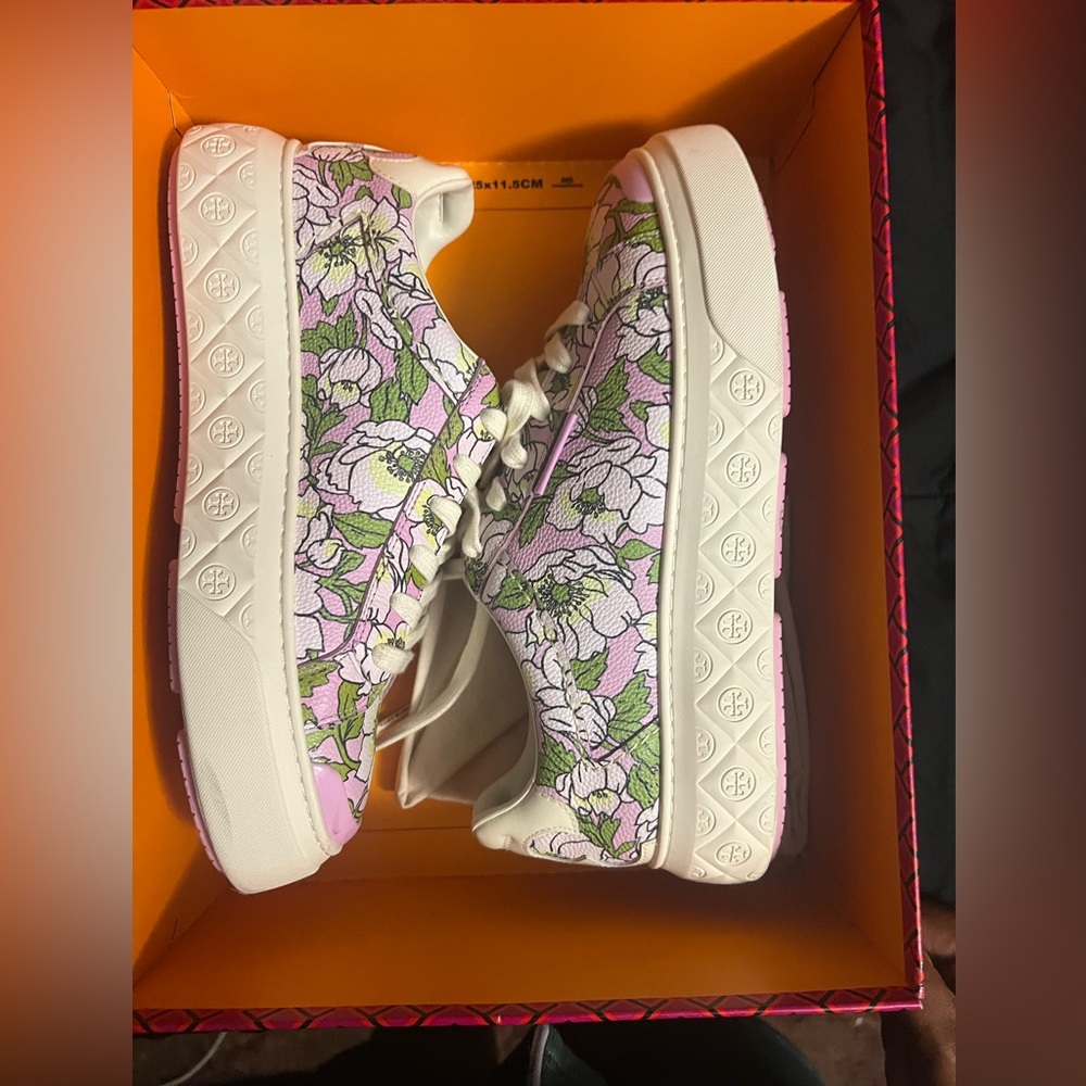 Like New Tory Burch Ladybug Sneaker Leather